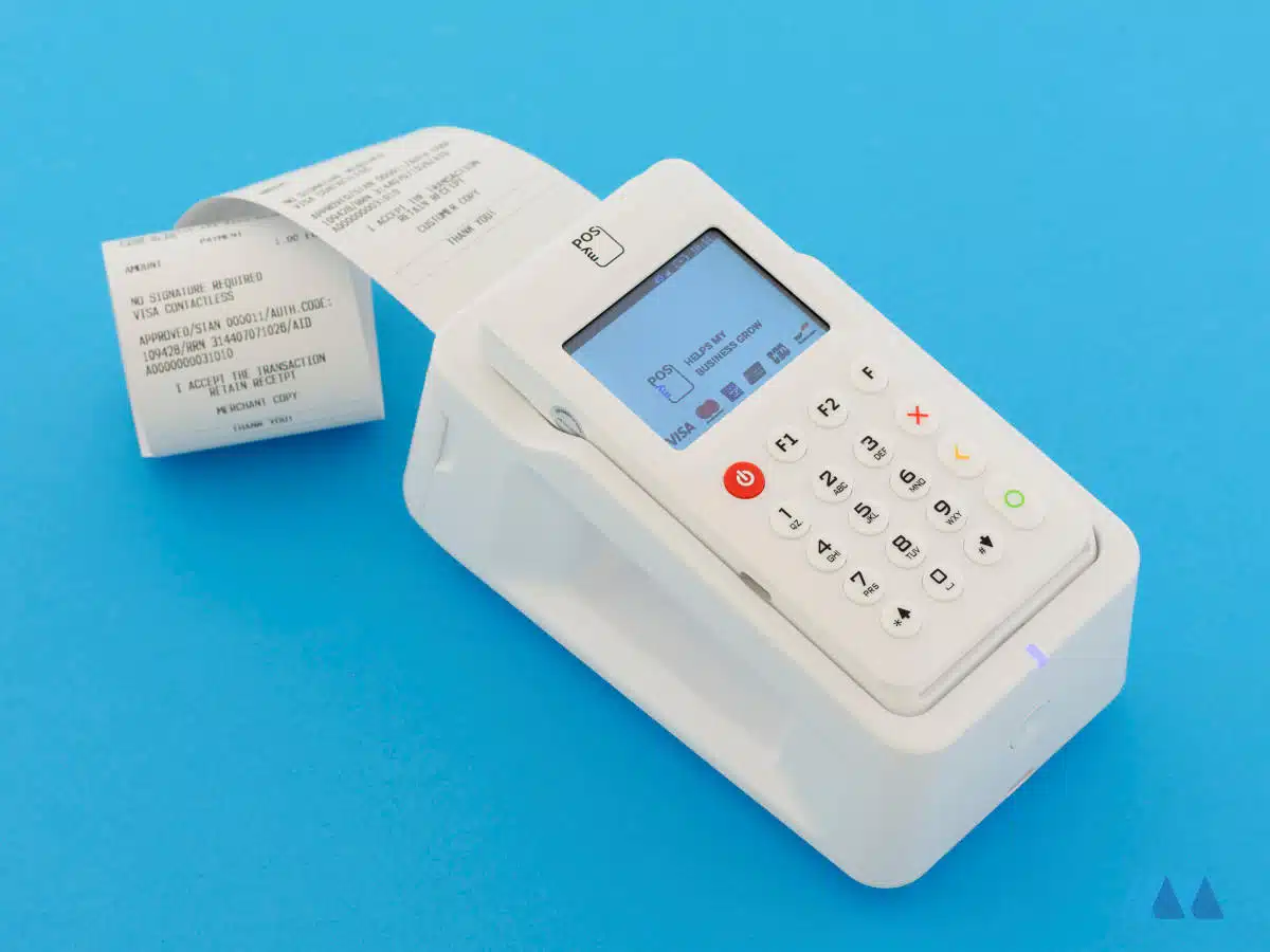 Datáfono móvil myPOS Go 2 al lado del TPV inteligente myPOS Pro